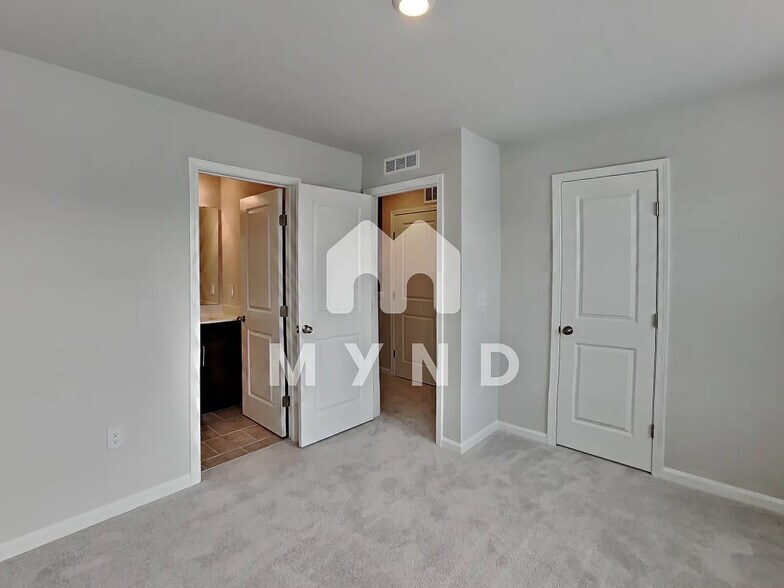 Building Photo - Room in Townhome on Sweet Lilac Wy