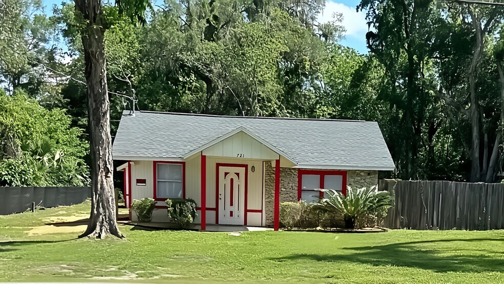 Building Photo - 721 NW 22nd St