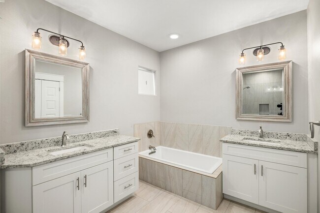 Building Photo - 56 Penelope St