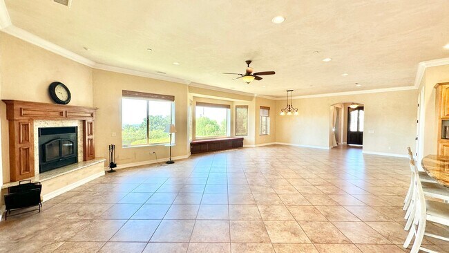 Building Photo - Amazing Location & Beautiful Country Livin...