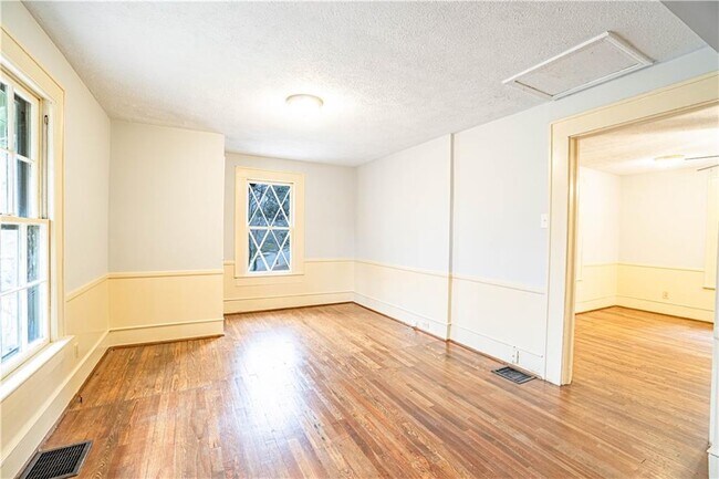 Building Photo - 1865 Oak Grove Rd NE