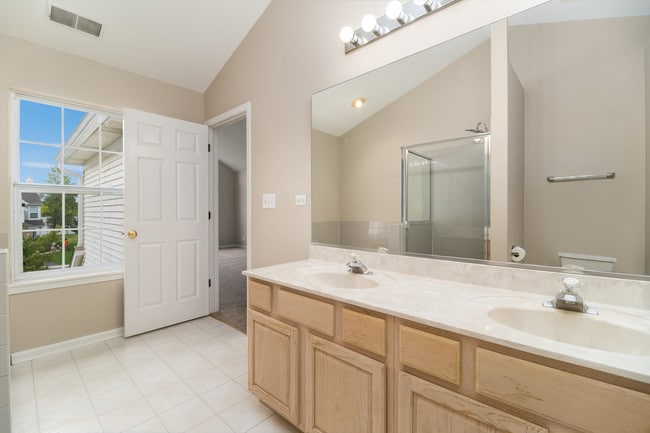 Building Photo - 3071 Autumn Lake Dr