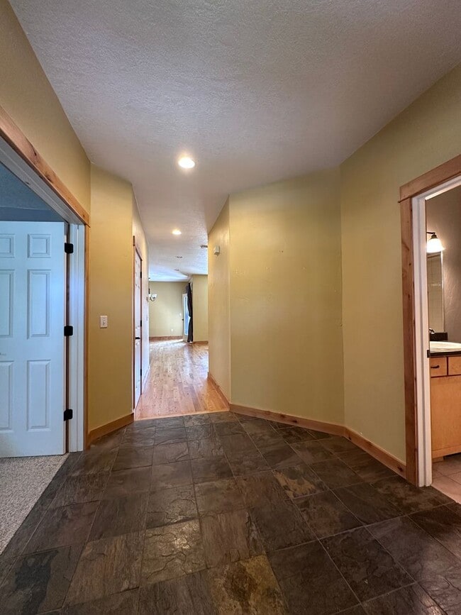 Building Photo - Cute Bungalow style home in Bozeman!  Move...