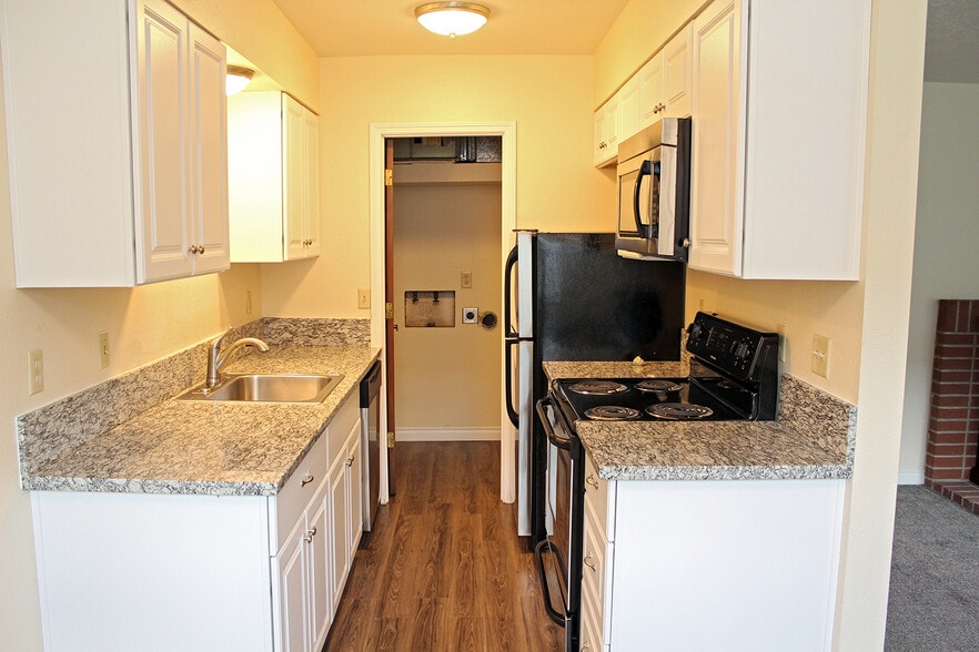 Building Photo - 3805-3805 SE Cesar Estrada Chavez Blvd