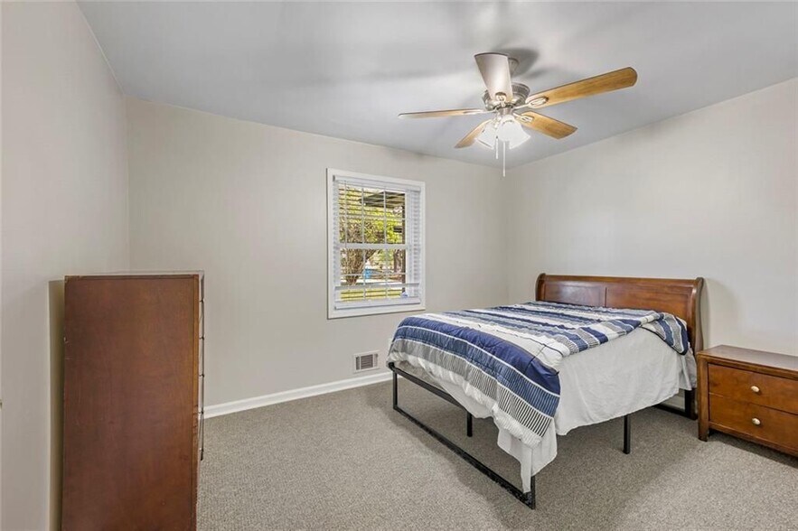 Building Photo - 1246 Elgin Way