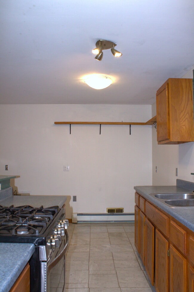 Building Photo - "Charming 2-Bed Retreat with Hardwood Elegance in Scenic Marshall, NC"