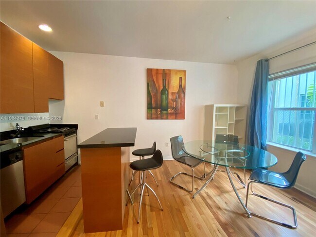 Building Photo - 1521 Lenox Ave.