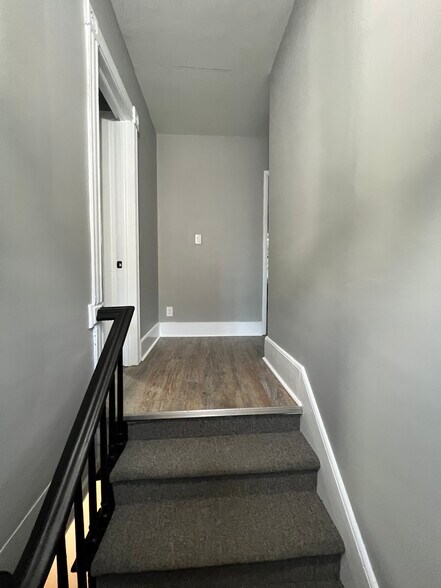Entryway - 425 Ellicott St