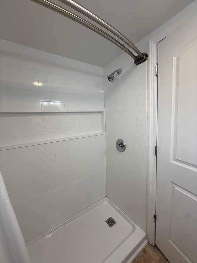 Building Photo - 712 Dixie Ave NW