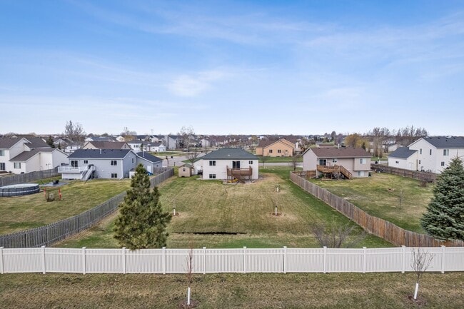 Building Photo - Spacious & Stylish 4-Bedroom Home in West ...