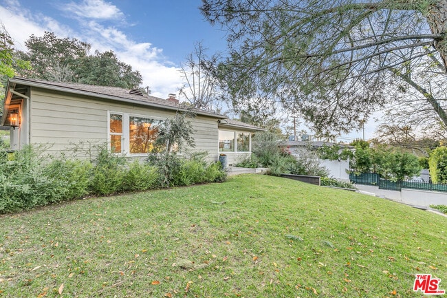 Building Photo - 3935 Kentucky Dr