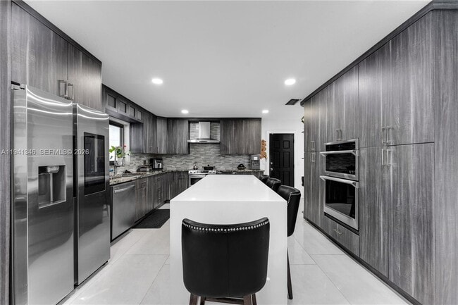 Building Photo - 551 SW 127th Ave