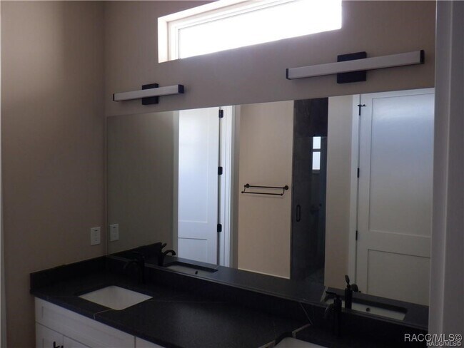 Building Photo - 786 E Dunbar Ln