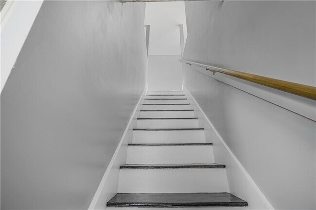 Building Photo - 1081 Bedford St