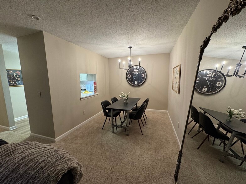 Dining room - 7500 Cahill Rd