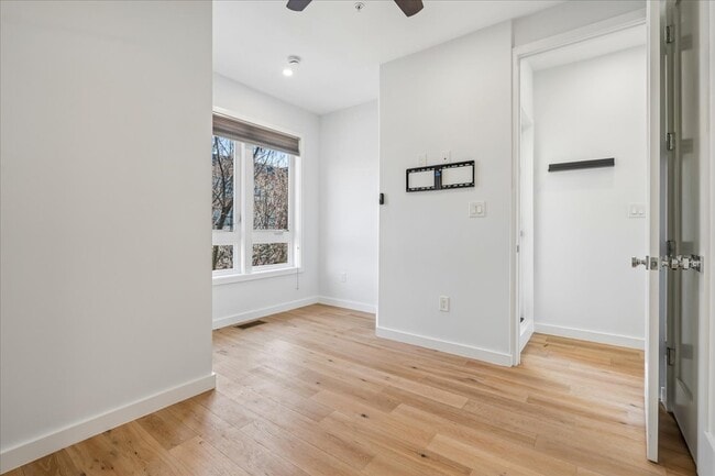 Building Photo - 810 13th St NE