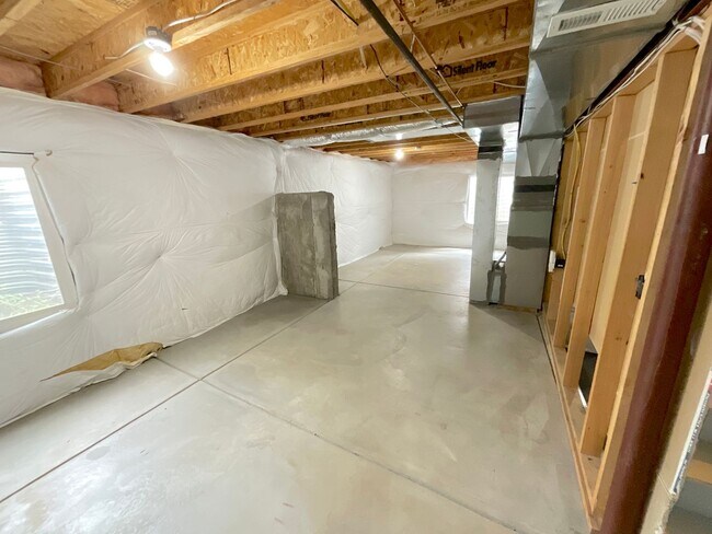 Building Photo - 3 Bedroom Home Available Near Stetson Hill...