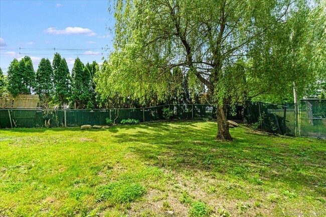 Building Photo - 4 Candlewood Birches