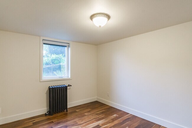 Building Photo - 1bd/1ba Seattle Condo