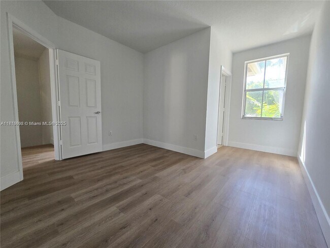 Building Photo - 129 Riverwalk Cir