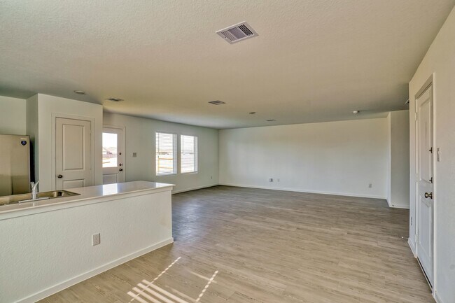 Building Photo - 732 Magnolia Creek Dr