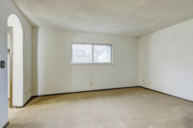 Building Photo - Charming Residence in a Prime Location 3bed/2bath - Shop Not Included