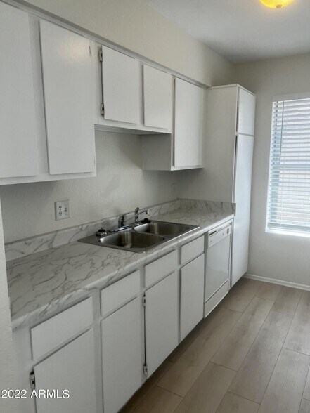 Building Photo - 6641 W Ocotillo Rd