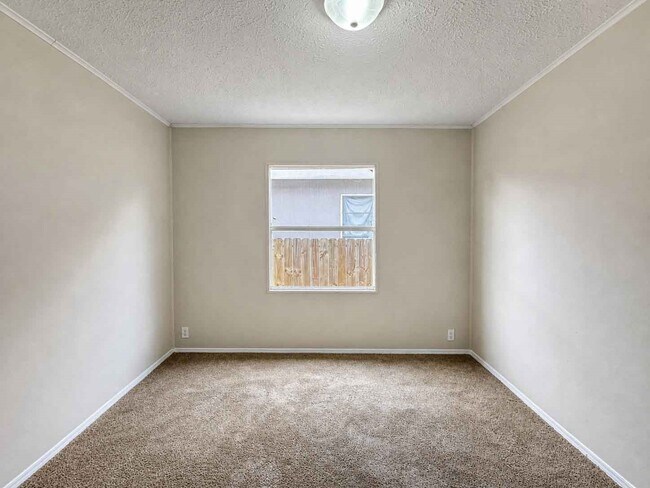 Building Photo - 11919 Kingslake Forest Dr