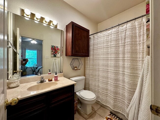 Building Photo - 4/4 Duplex Near Baylor!
