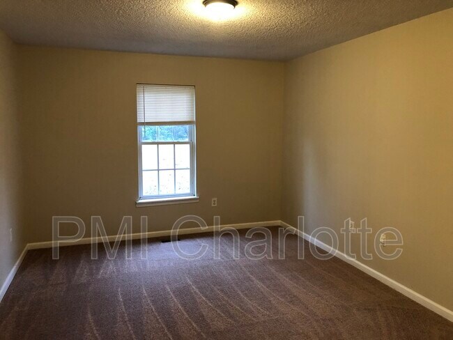 Building Photo - 2519 Hickory Ave