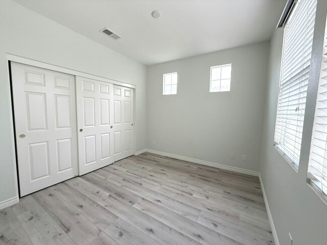 Building Photo - 956 Mira Lago Way