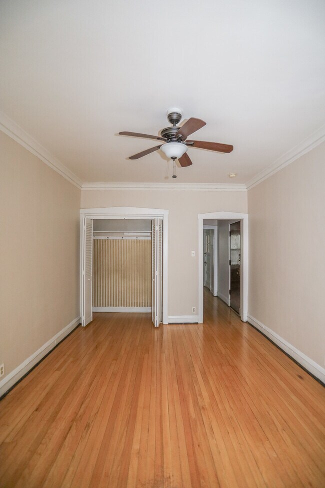 Building Photo - 7703 N Sheridan Rd