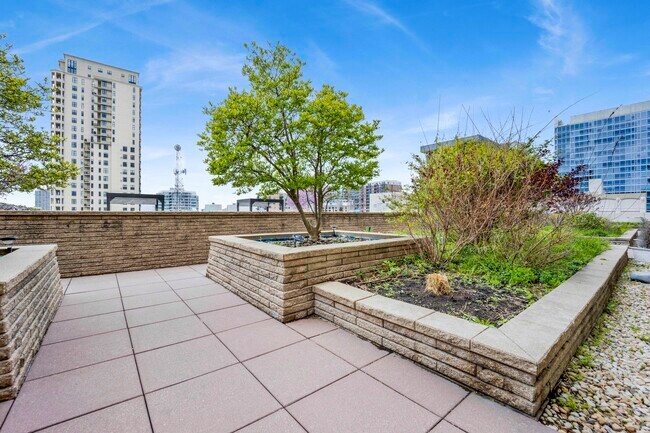 Building Photo - 1400 S Michigan Ave