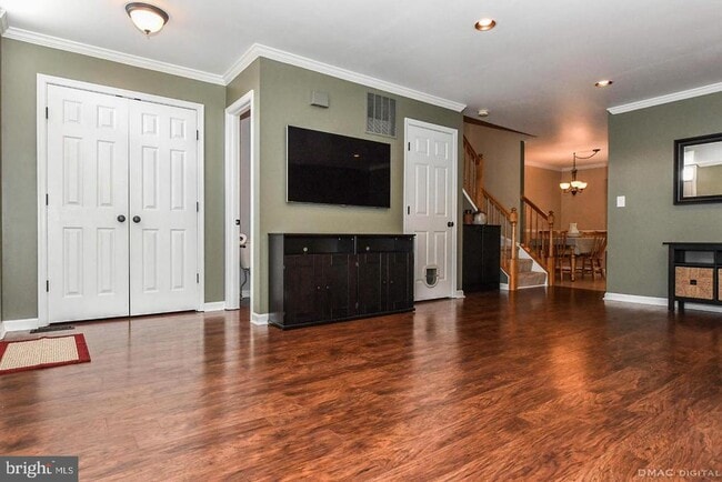 Building Photo - 6627 Commodore Ct