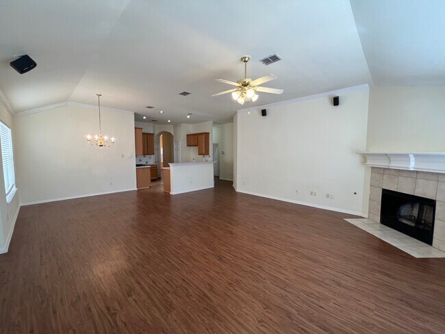Building Photo - 6109 Apache Dr