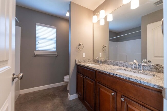 Building Photo - 1315 Alex St