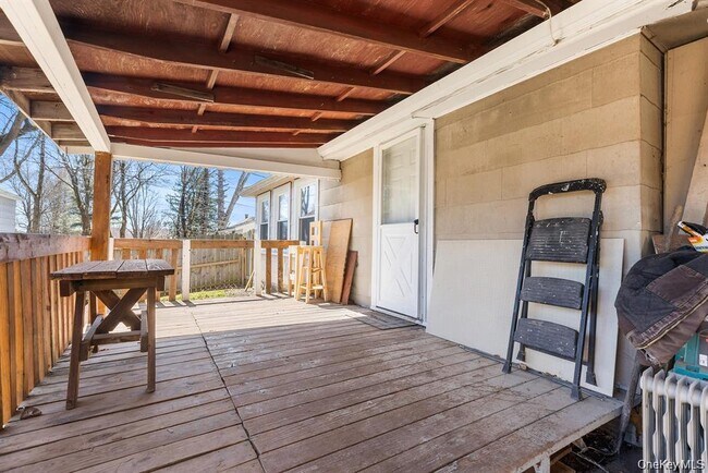 Building Photo - 39 Wawanda Ave