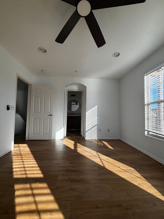 Building Photo - 2727 Bellezza Dr