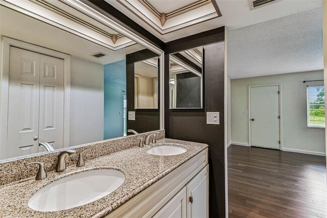 Building Photo - 204 Mary Dr