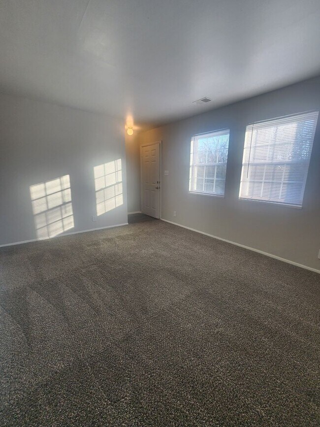 Building Photo - Spacious 2-Bedroom Townhome – Move-In Ready!