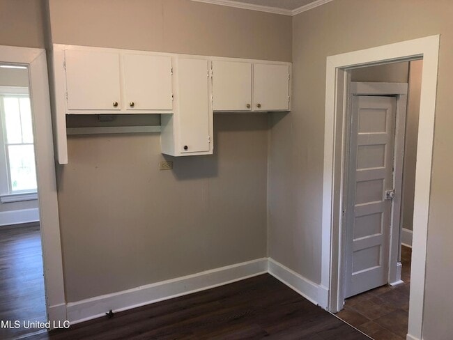 Building Photo - 495 Woodruff St