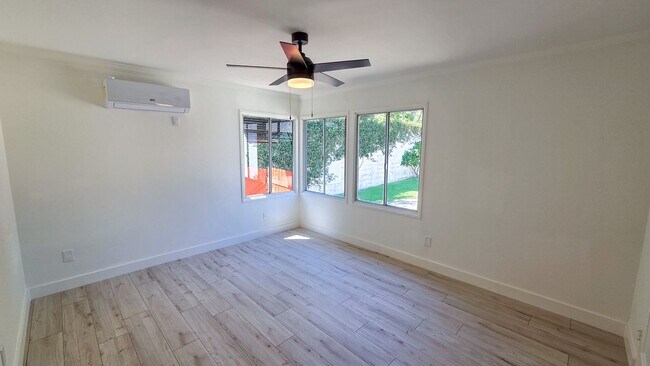 Building Photo - Beautifully Remodeled Detached 2 Bed 1 Bath Home with yard and pet friendly!