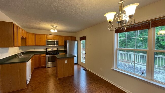 Building Photo - 4 Bed Townhome in South Stafford