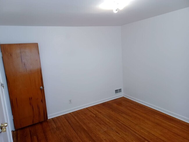 Building Photo - 1300 E Duplex