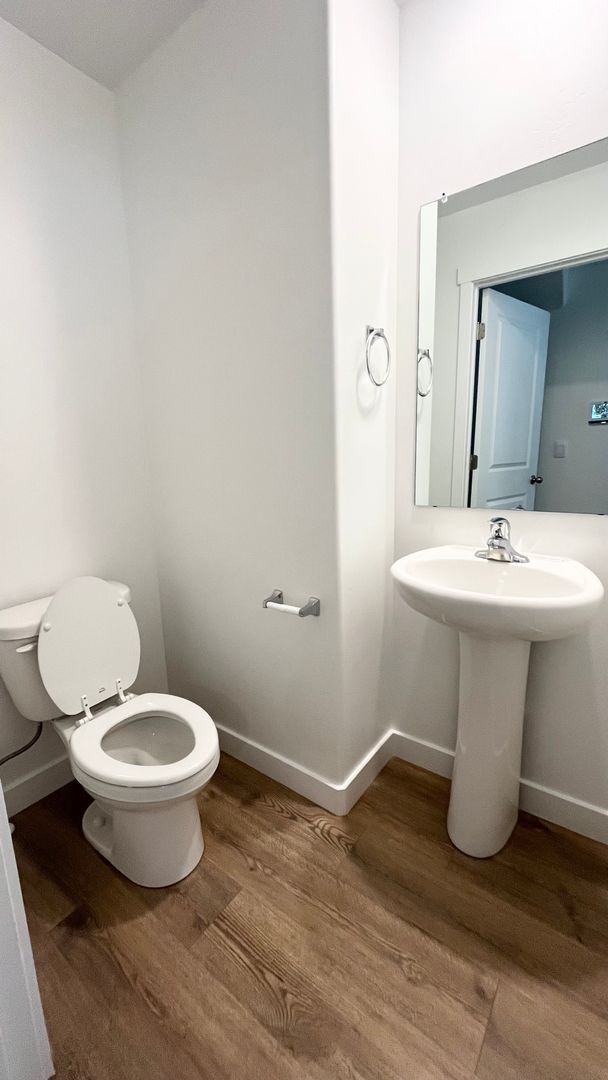 Building Photo - 3 Bedroom/2.5 Bathroom Townhouse in Magna