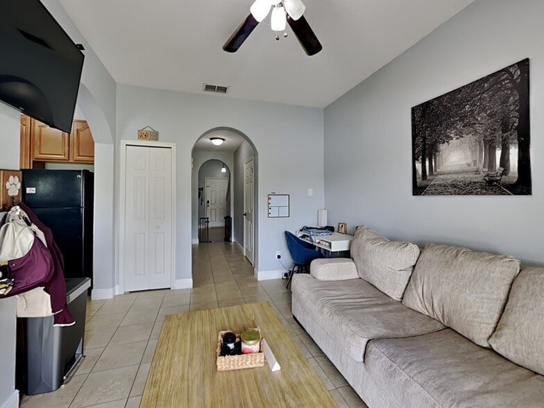 Building Photo - 16583 Cedar Crest Dr