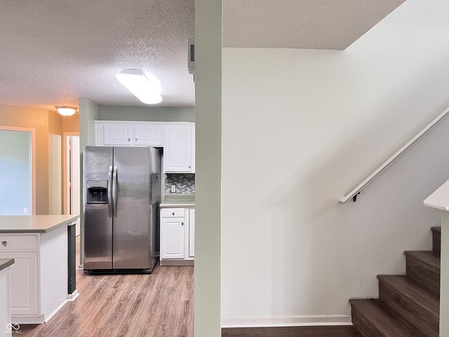 Building Photo - 10400 Hickory Hill Dr