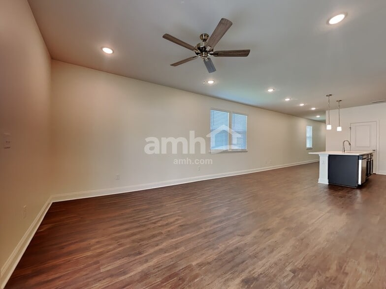 Building Photo - 551 Onate Cir