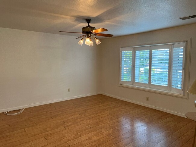 Building Photo - Immaculate 3 bedroom on a court!