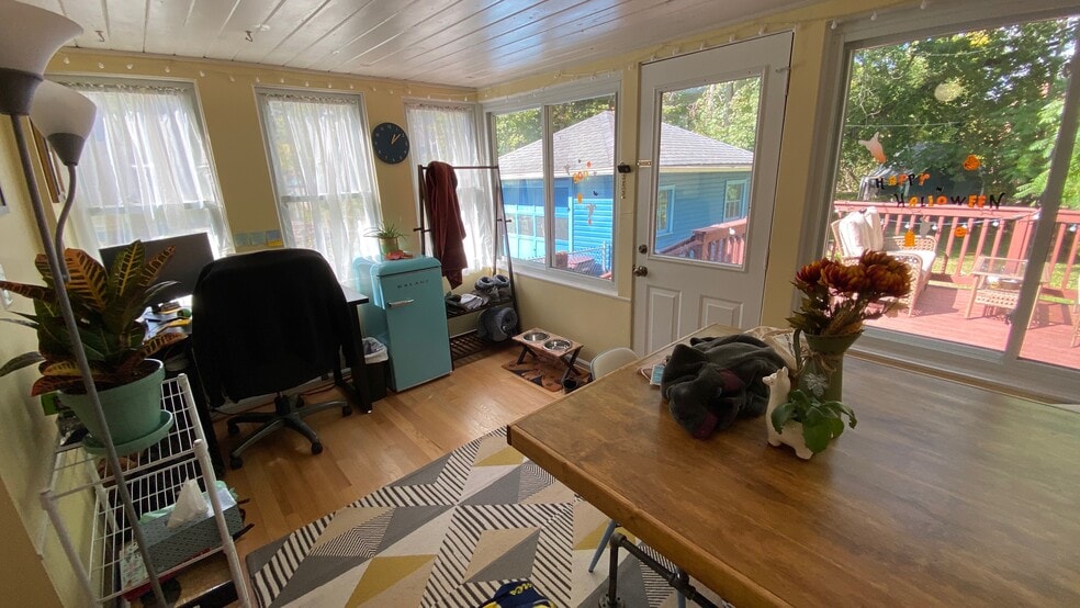 Building Photo - 337 Beakes St